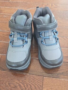 BNWT OshKosh B'gosh Gray Kids Hook-and-Loop Outdoor Boots with Blue Accents